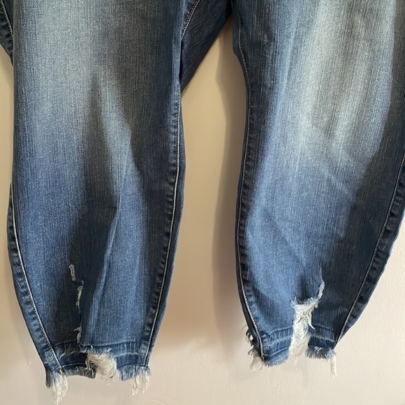 Torrid bombshell skinny jeans button fly distressed ankle size 30 - Picture 3 of 8
